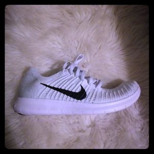 NEW!!! Nike flyknit free run